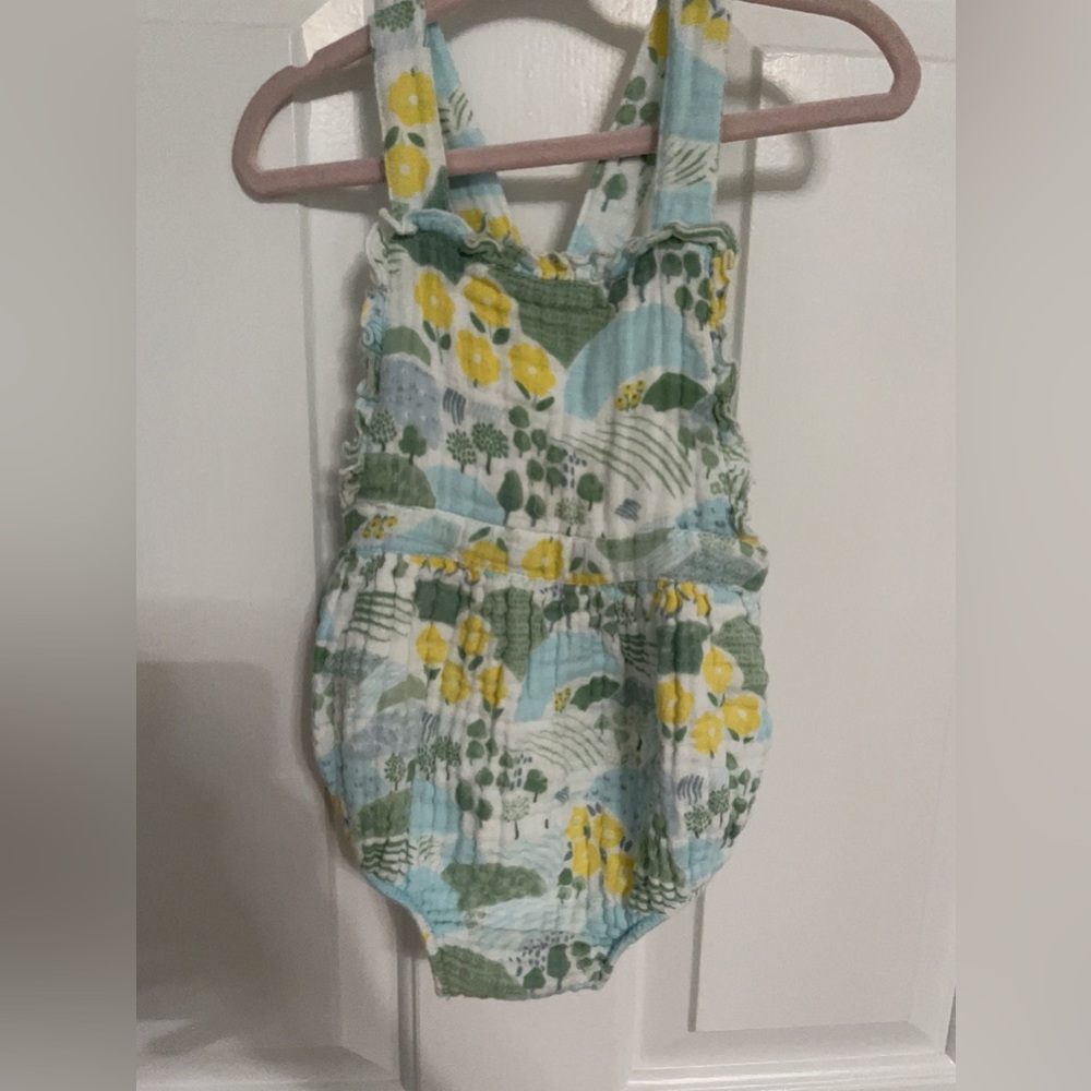 EUC Angel Dear muslin bubble romper 18-24 m